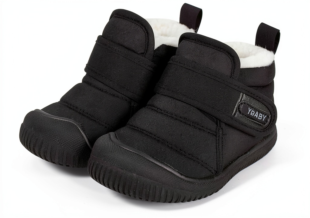 Toddler snow boots with adjustable strap design